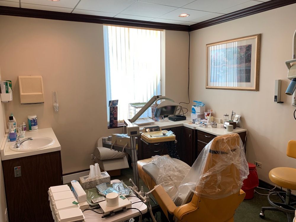 Waukegan Medical Plaza : 1616 Grand Ave. , Waukegan, IL 60085